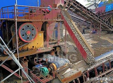 【碎石化水泥路破碎打裂壓穩(wěn)多錘頭破碎機(jī)山東煙臺龍口萊州招.